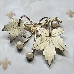 Vintage Sarah Coventry Gold Tone Faux Pearl Grapevine Brooch